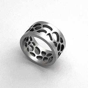 Veering Voronoi Round Pattern Band Ring Erika Novak